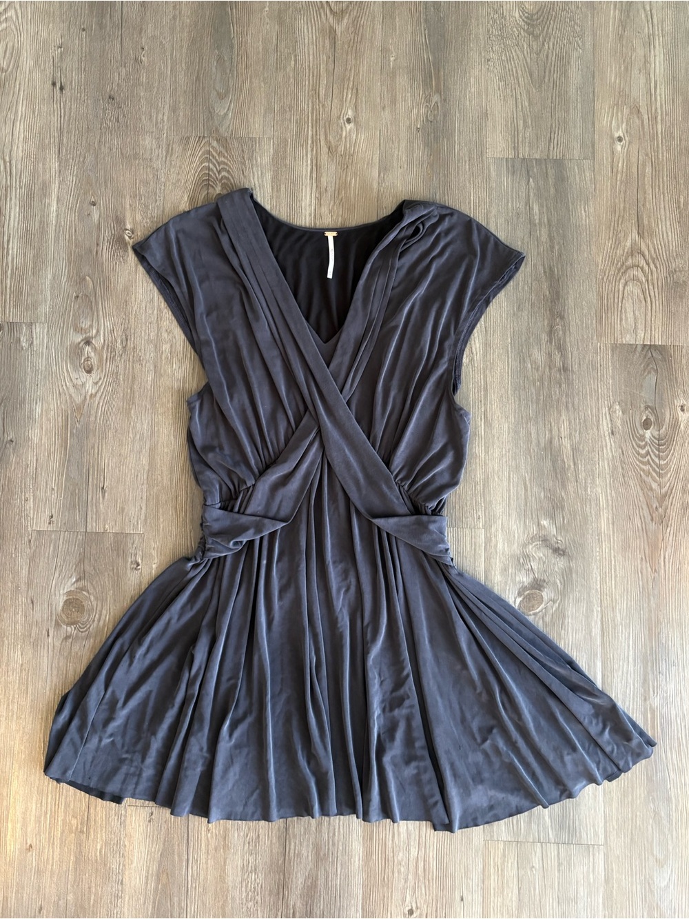 Sleeveless Wrap-Style Pleated Skater Dress in Charcoal Gray/Blacl